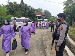 Tim Mobile Vaksinasi Polres Dan DinKes TuBaBa Sambangi Rumah Warga