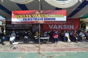 Polres Tulang Bawang Lakukan Terobosan Dengan Menggelar Gerilya Vaksin Lansia
