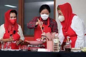 Saat Puan Maharani Demo Memasak: Meski Enggak Jago, Harus Bisa Masak