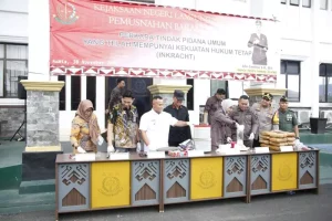 Bupati Lampung Selatan Apresiasi Kinerja Kejari Musnahkan Barang Bukti Tindak Pidana Umum