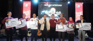 Puncak Malam Apresiasi, Bupati Nanang Ermanto Serahkan Hadiah Lomba Inovasi, Teknologi Tepat Guna, dan Karya Tulis Ilmiah Balitbang 2023