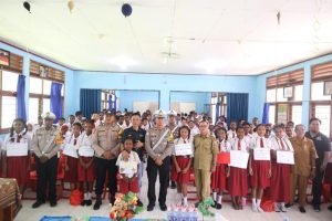 Dalam Rangka Ops Patuh Cartenz 2025 Sat Lantas Polres Keerom Berikan sosialisasi Tertib Berlalu Lintas Pada Generasi Muda