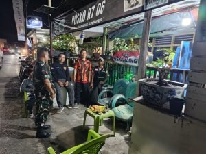 Babinsa Kelurahan Jagabaya Pimpin Langsung Patroli Siskamling